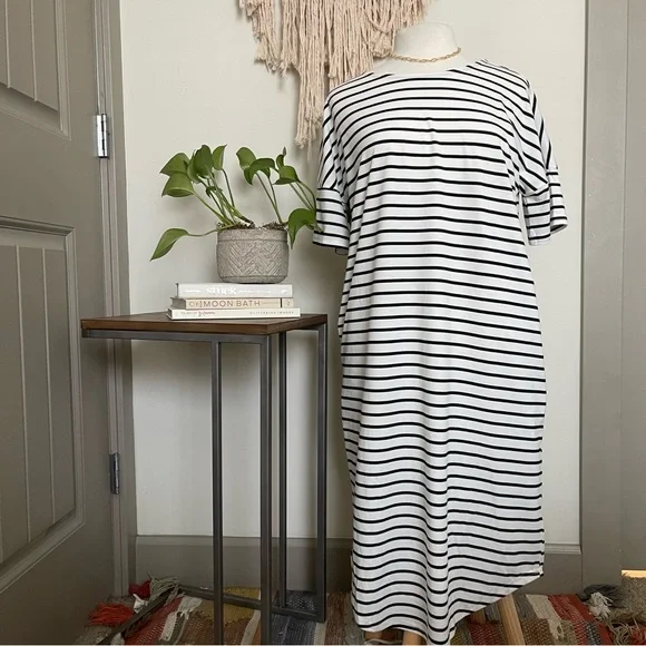 Midi Length Black and White Striped Tunic with pockets - Picture 1 of 10